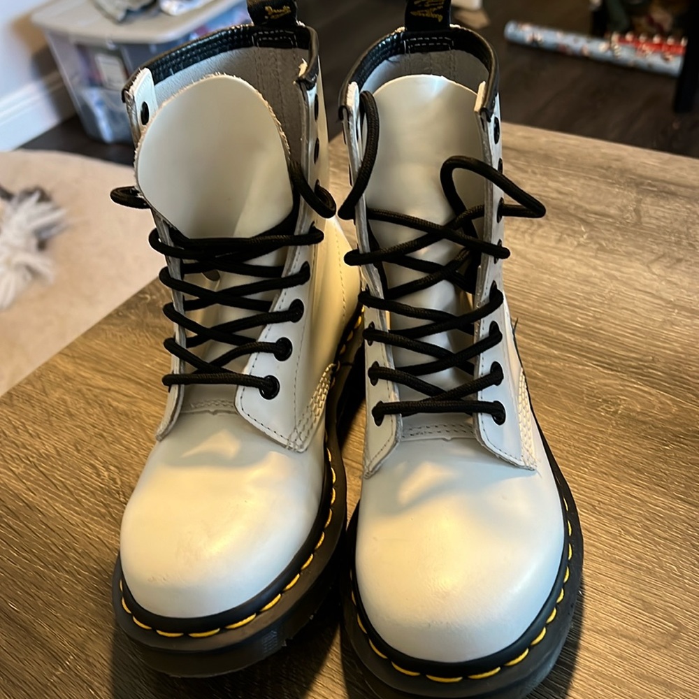 Dr. Martens 1460 White Smooth Leather Lace Up Boots like new
